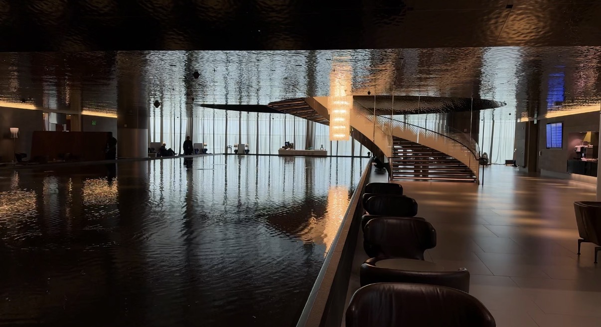 The pool and the staircase, Al Mourjan Lounge, Hamad International Airport, Doha