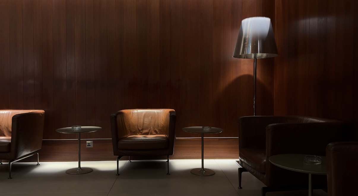 Seating against timber, Al Mourjan Lounge, Hamad International Airport, Doha