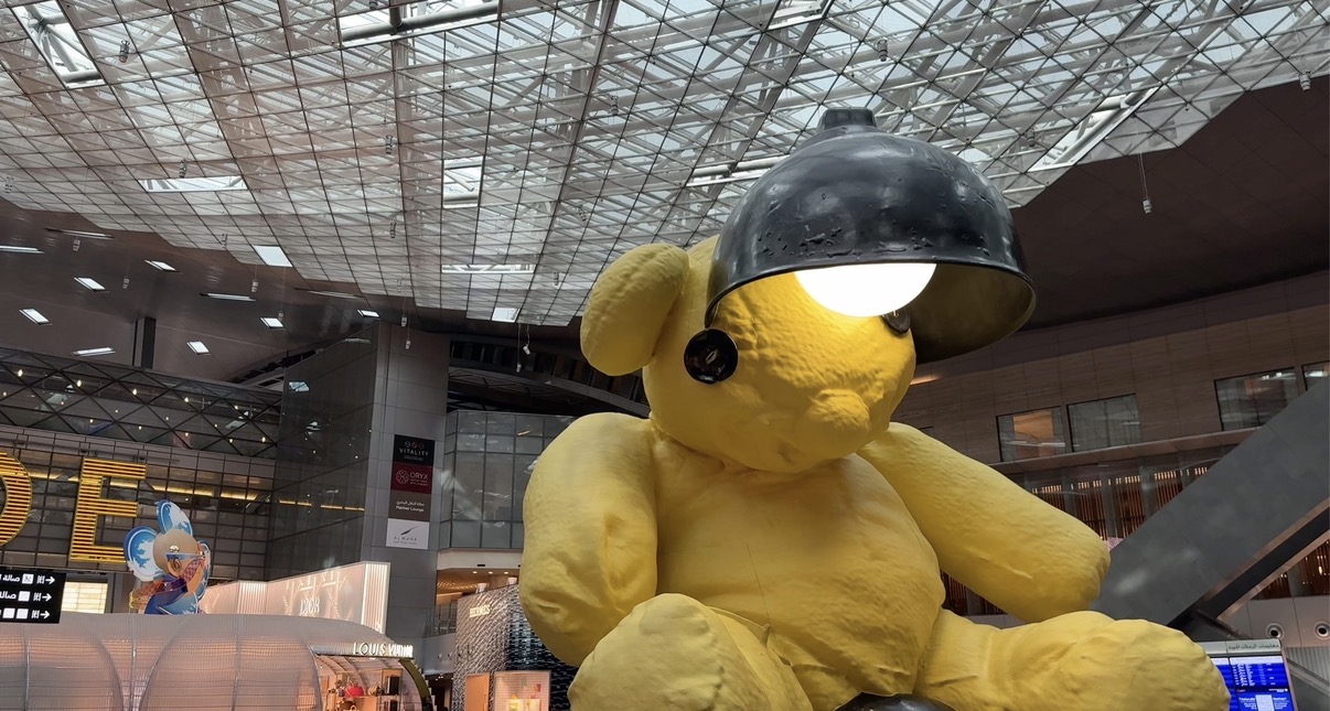 The bear beneath its lamp, Al Mourjan Lounge, Hamad International Airport, Doha
