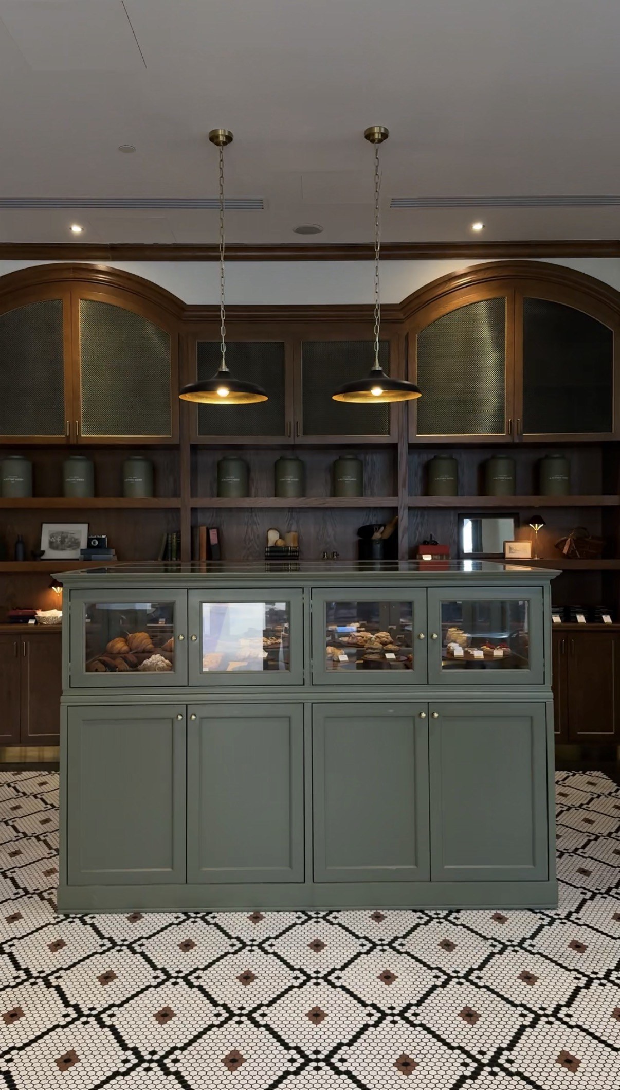 Central display island viewed front on, The Buttery Bakery, Doha