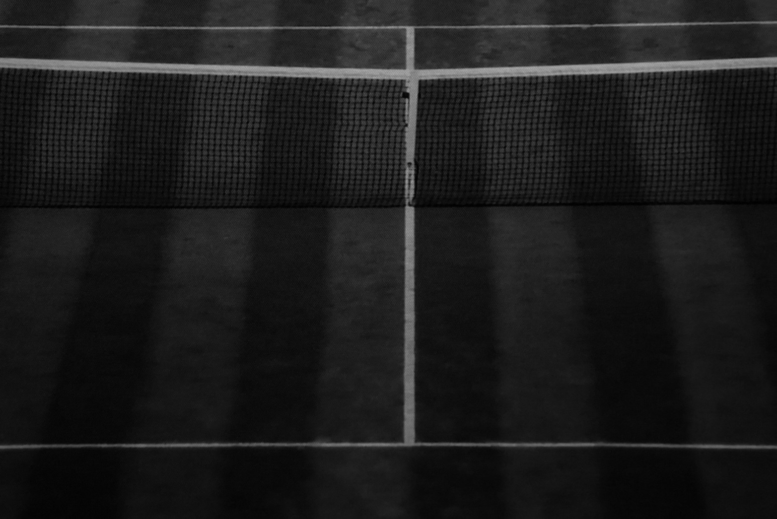 The empty court, net and shadow, no players