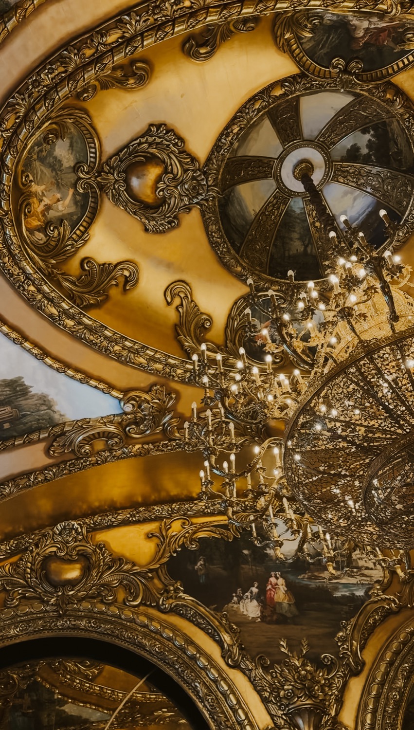 The room repeated in gold and marble, Dar Al Teeb, Al Hazm Mall, Doha