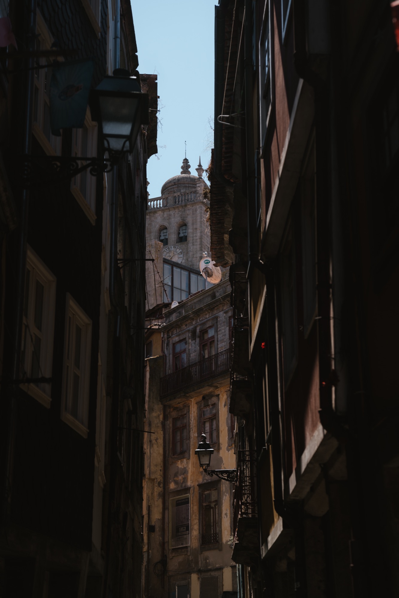 A narrow street, a dome above, Lisbon