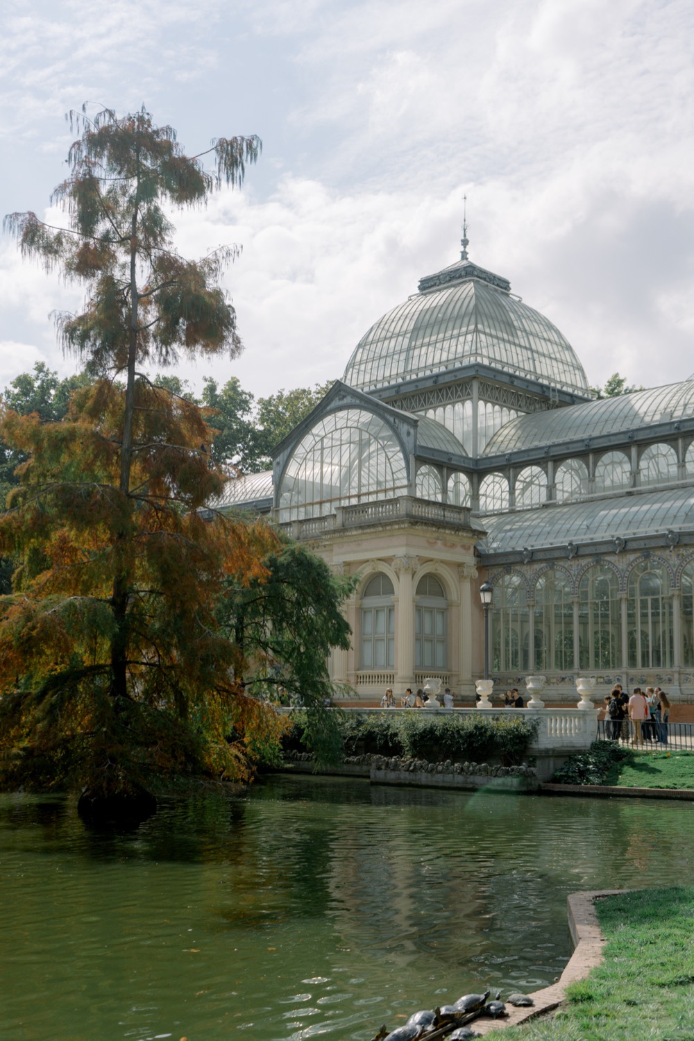 Palacio de Cristal beside the water, Madrid
