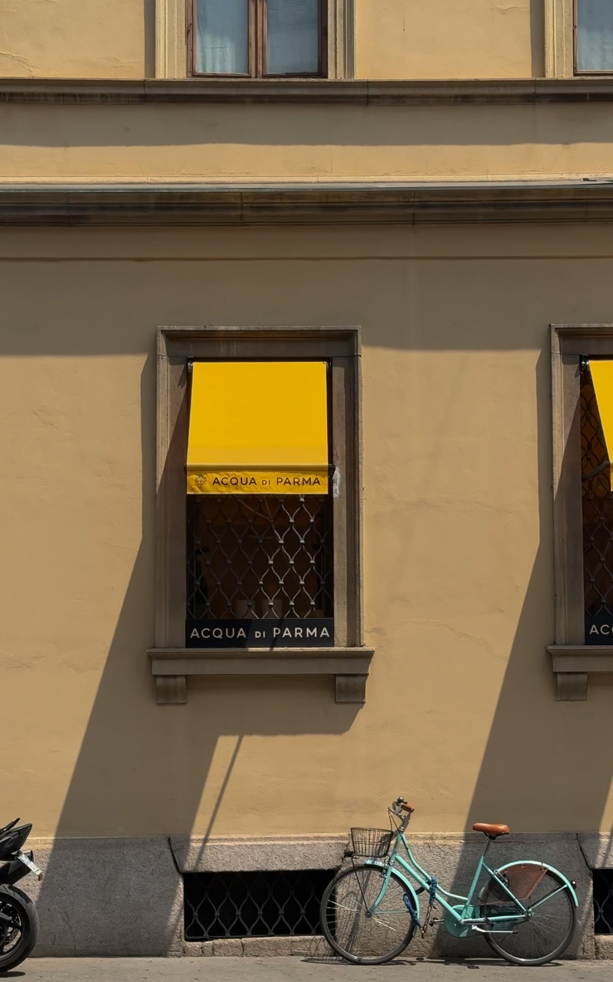 Acqua di Parma storefront and bicycle, Milan