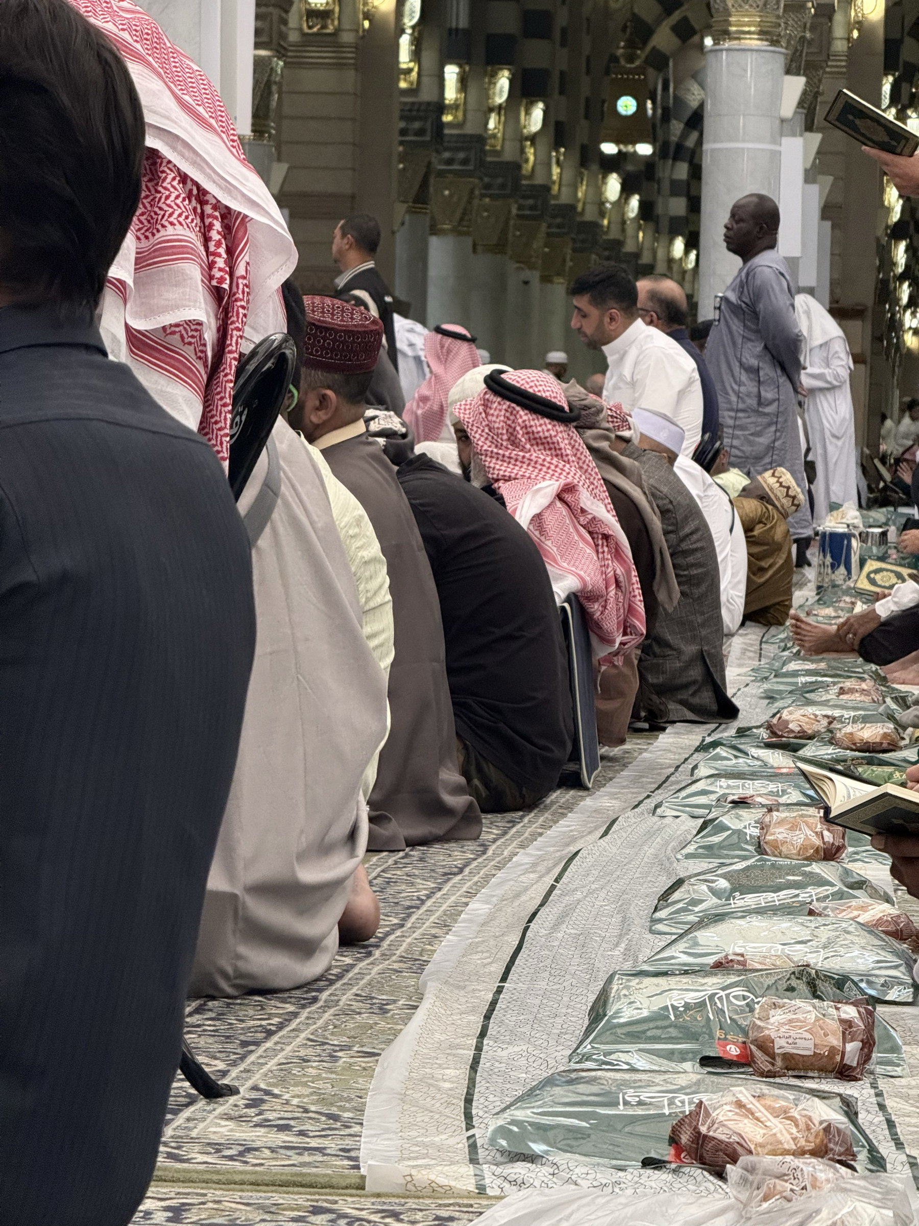 Rows seated before the provision, Al-Masjid an-Nabawi, Madinah al-Munawwarah