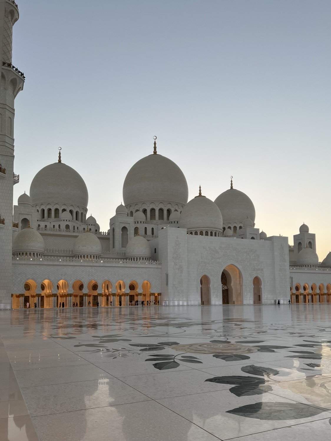 Sheikh Zayed Grand Mosque at dusk, wide view