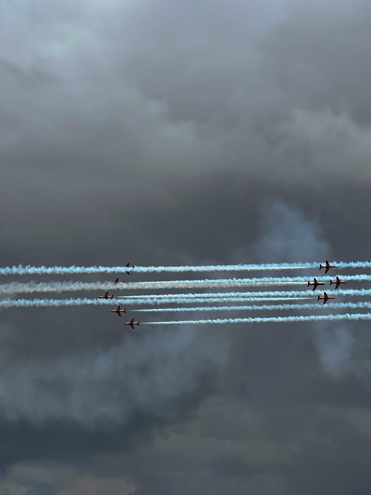 Aircraft tracing lines above the circuit